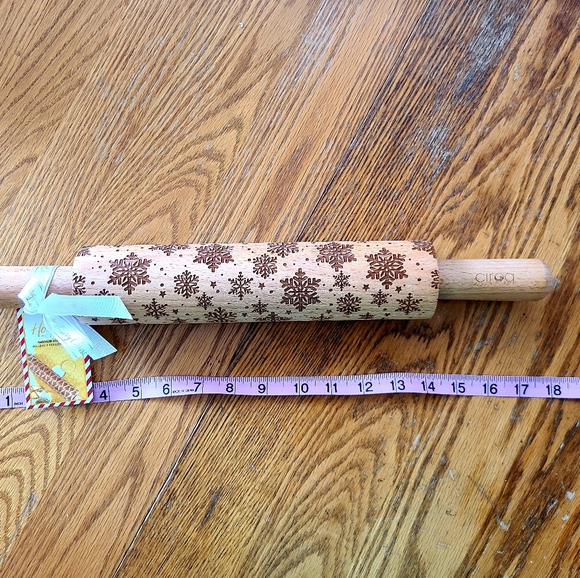 👀50% OFF❄ NWT‼️ Ciroa brand Wooden Embossed Rolling Pin - Picture 7 of 11